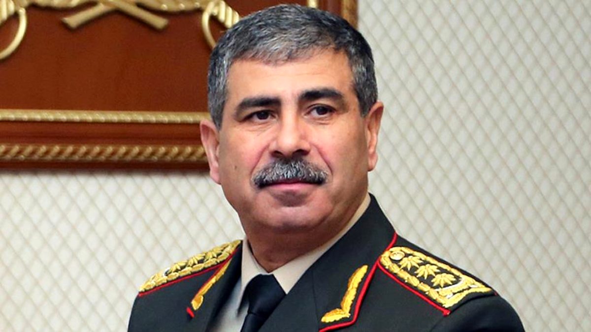 Azerbaycan Savunma Bakanı Hasanov'dan İdlib'deki şehitler için başsağlığı mesajı gönderdi