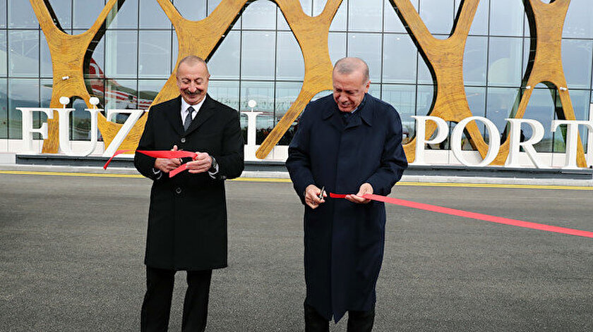 Prof.Dr. Aygün Attar Gündeme Özel Cumhurbaşkanı Tayyip Erdoğan ve Beraberindeki Heyetin Azerbaycan Ziyareti ve Fuzuli Havaalanın Açılışını TRT Haber’e Değerlendirdi.