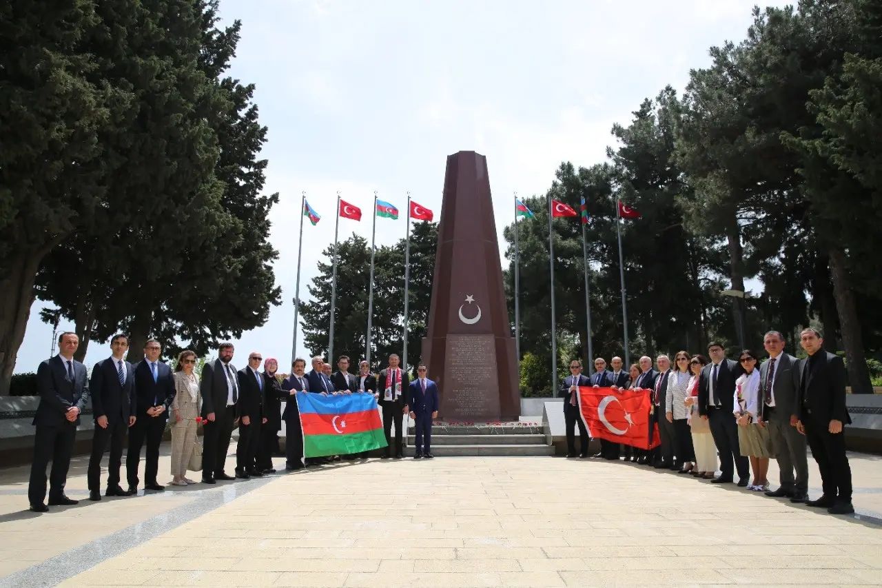 Prof.Dr. Aygün Attar'dan Azerbaycan Cumhurbaşkanı Yardımcısı Hikmet Hacıyev'e ziyaret