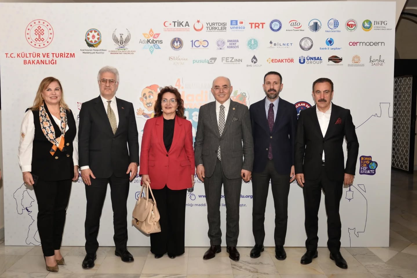 5 ülkenin ortaklığında gercekleşen IV. Uluslararası Hadi Poyrazoğlu Kukla və Karagöz Festivali'nin açılışı Başkanımız Prof.Dr.Aygün Attar'ın konuşmalarıyla gerçekleşti.