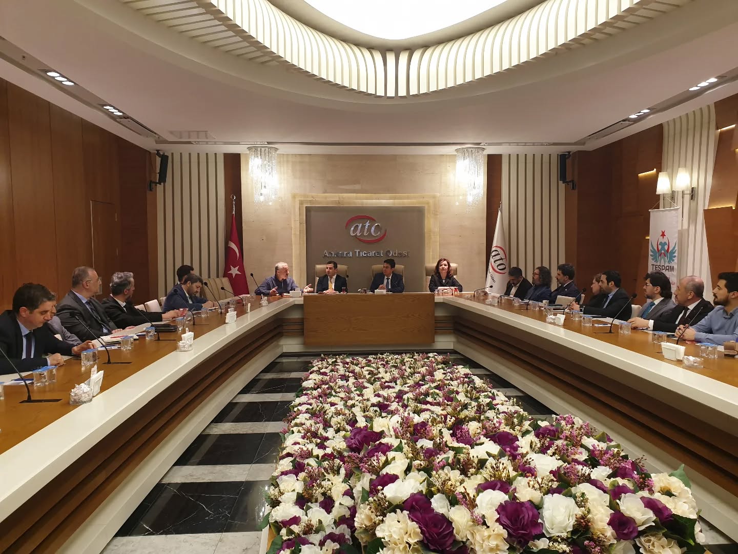 TADİV, TESPAM iş birliğinde, ATO ev sahipliğinde gerçekleşen "Güçlü Türkiye İçin Enerji Anahtarı ve İş Fırsatlatı" isimli toplantı gerçekleştirildi.